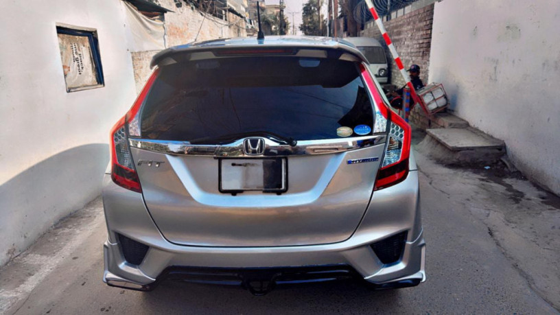 honda-fit-15-hybrid-rs-fully-loaded-big-2