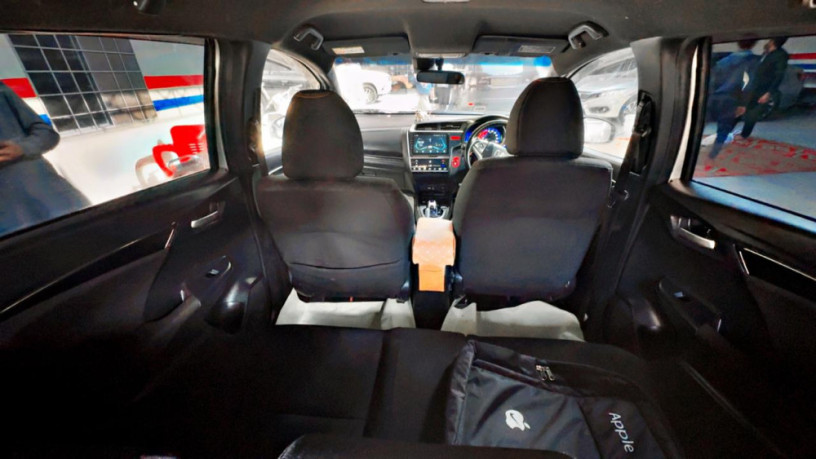 honda-fit-15-hybrid-rs-fully-loaded-big-6