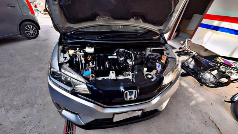 honda-fit-15-hybrid-rs-fully-loaded-big-3