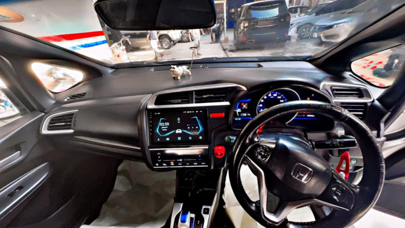 honda-fit-15-hybrid-rs-fully-loaded-big-7