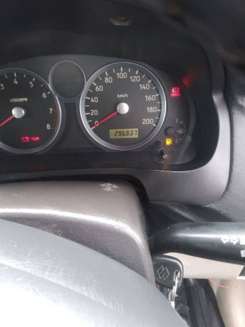 suzuki-liana-2006-big-11