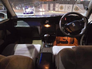 toyota-crown-1995-royal-saloon