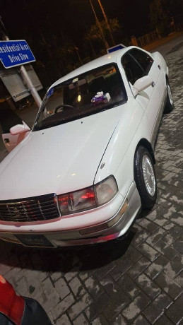 toyota-crown-1995-royal-saloon-big-12