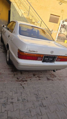 toyota-crown-1995-royal-saloon-big-19