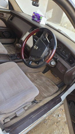 toyota-crown-1995-royal-saloon-big-14