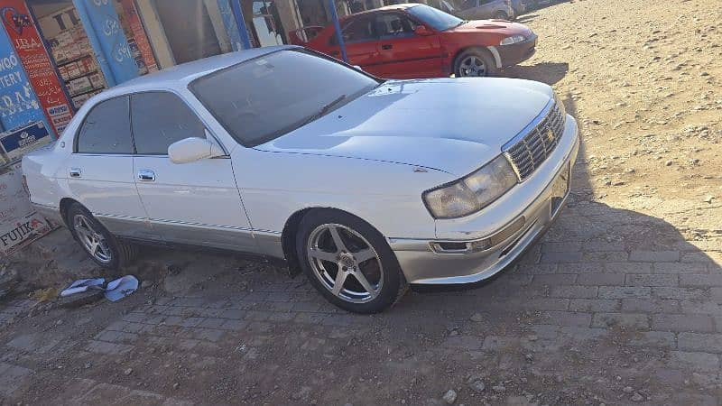 toyota-crown-1995-royal-saloon-big-2
