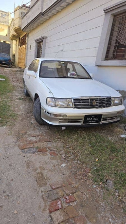 toyota-crown-1995-royal-saloon-big-16