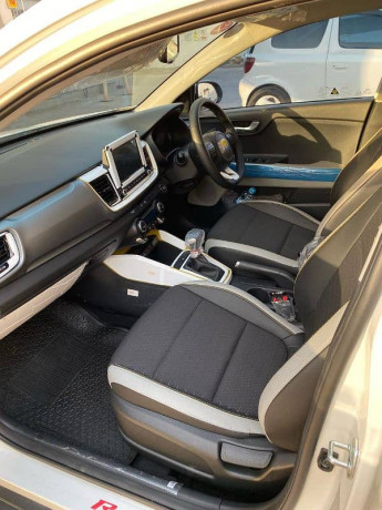 kia-stonic-2024-big-17