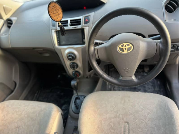 toyota-vitz-2008-big-8