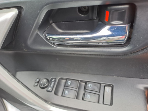 toyota-raize-xs-2021-bl-big-6