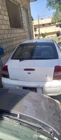 kia-spectra-2003-big-7