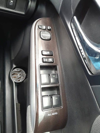 toyota-camry-24-hybrid-20132017-big-13
