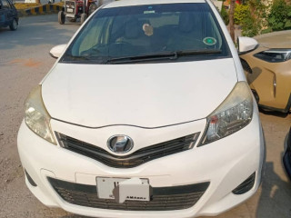 toyota-vitz-2012