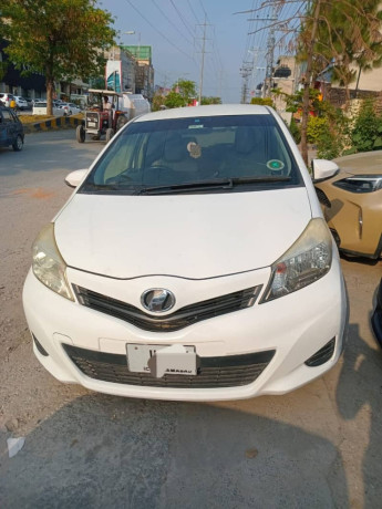 toyota-vitz-2012-big-0