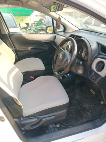 toyota-vitz-2012-big-4