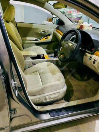 toyota-premio-2007-big-13