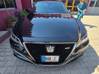 toyota-crown-rs-advance-2018