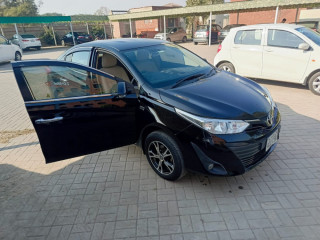 toyota-yaris-gli-automatic