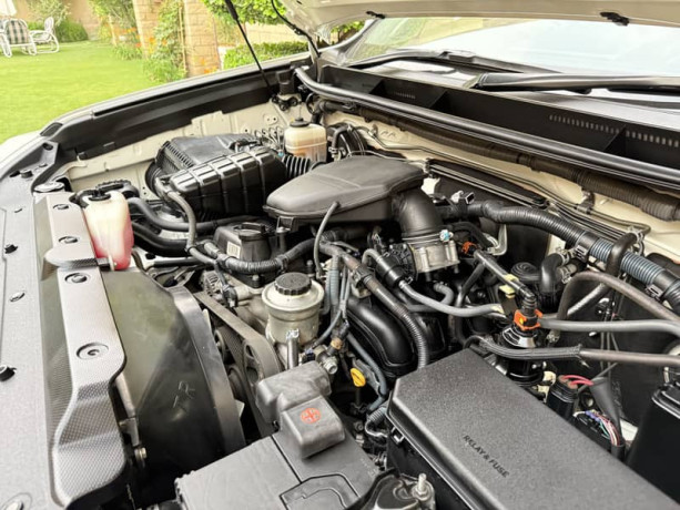 toyota-prado-tx-2014-big-15