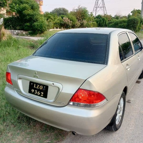 mitsubishi-lancer-2005-big-0