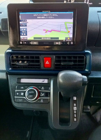 daihatsu-tanto-hybrid-22-25-big-8