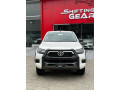 toyota-hilux-2023-small-1