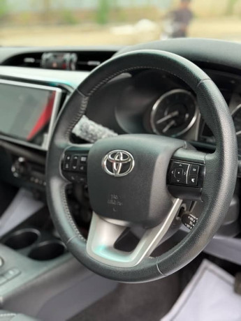 toyota-hilux-2023-big-10