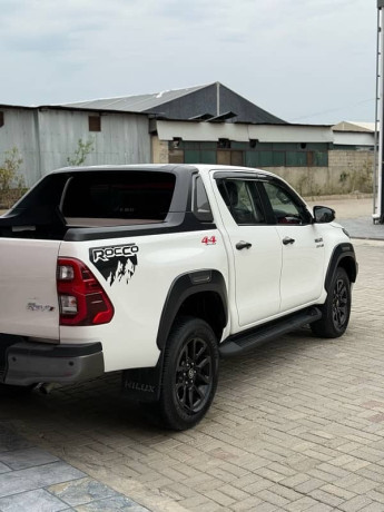 toyota-hilux-2023-big-6