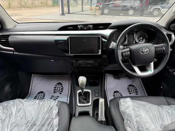 toyota-hilux-2023-big-15