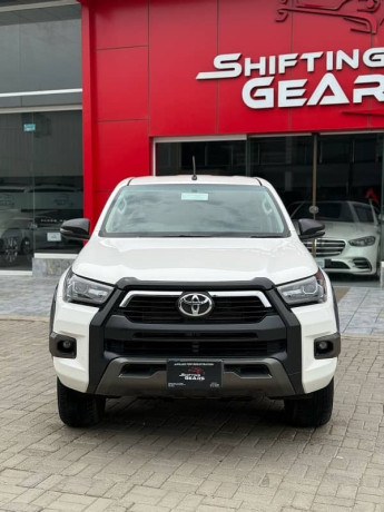 toyota-hilux-2023-big-1