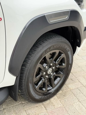toyota-hilux-2023-big-16