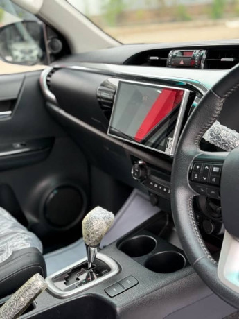 toyota-hilux-2023-big-13