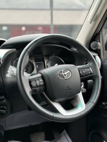 toyota-hilux-2023-big-14