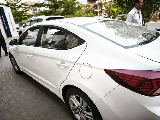 hyundai-elantra-16-2021-big-6