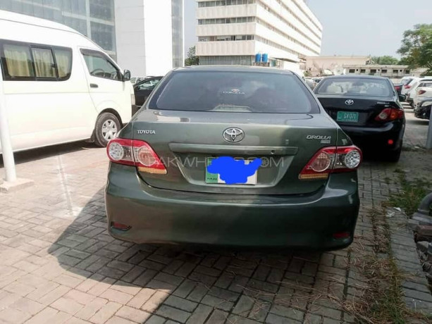 toyota-corolla-gli-2011-big-2