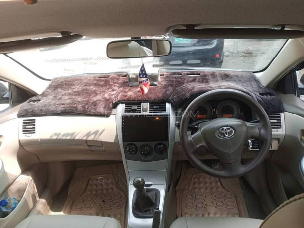 toyota-corolla-gli-2011-big-6