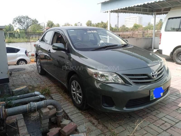toyota-corolla-gli-2011-big-3