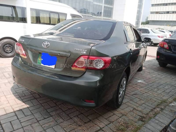 toyota-corolla-gli-2011-big-8