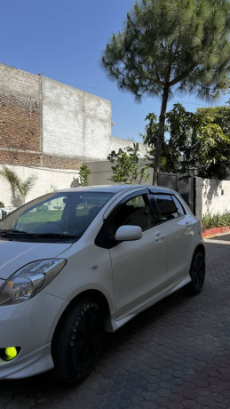 vitz-2006-20012-import-big-8