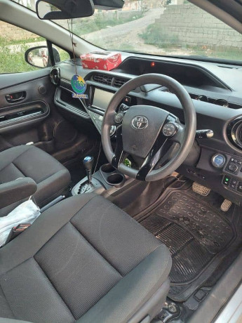 toyota-aqua-2016-big-6