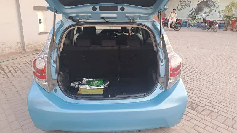 toyota-aqua-2012-registered-2016-big-7
