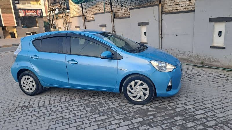 toyota-aqua-2012-registered-2016-big-0