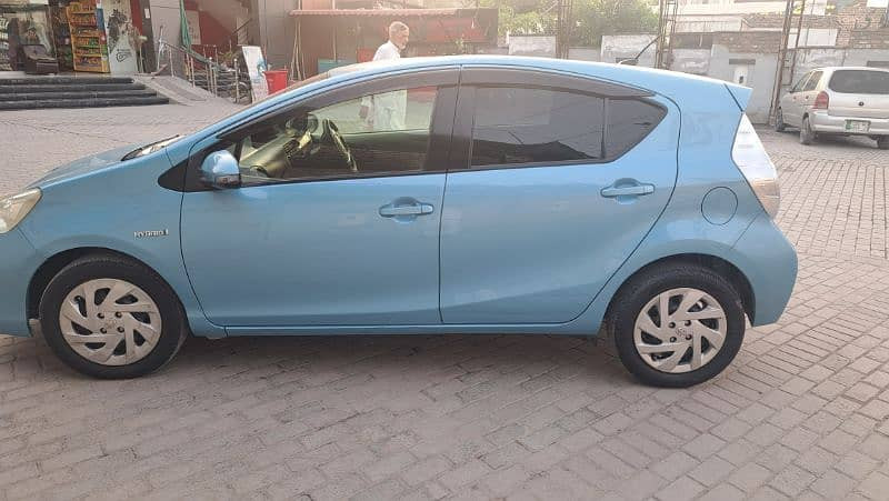 toyota-aqua-2012-registered-2016-big-1