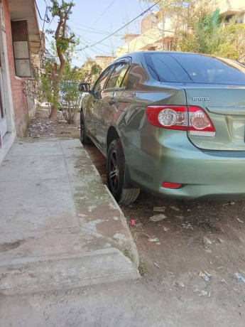 toyota-corolla-gli-2011-big-4