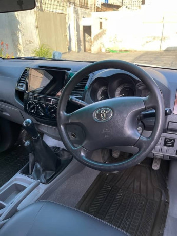 toyota-hilux-30-2007-big-13