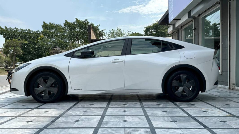 toyota-prius-hev-2023-big-4