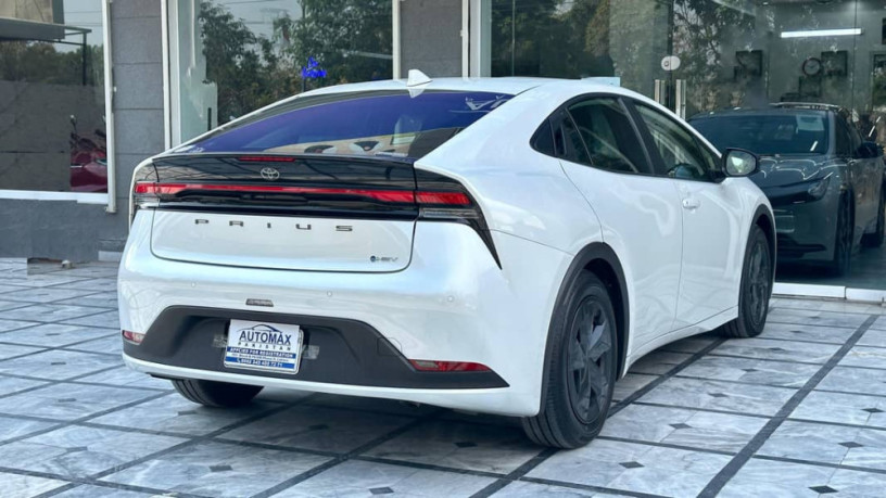toyota-prius-hev-2023-big-7