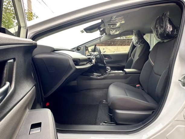 toyota-prius-hev-2023-big-9