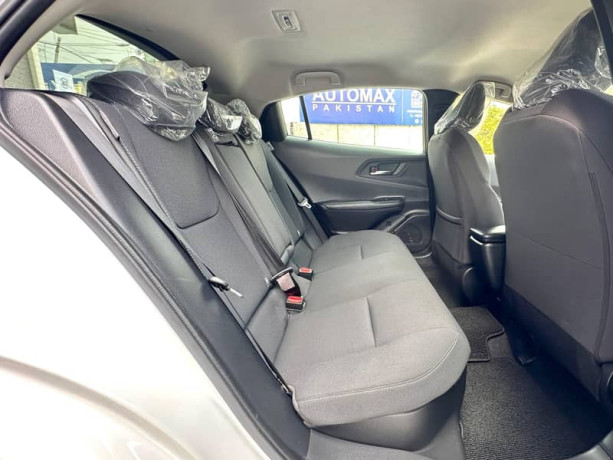 toyota-prius-hev-2023-big-10