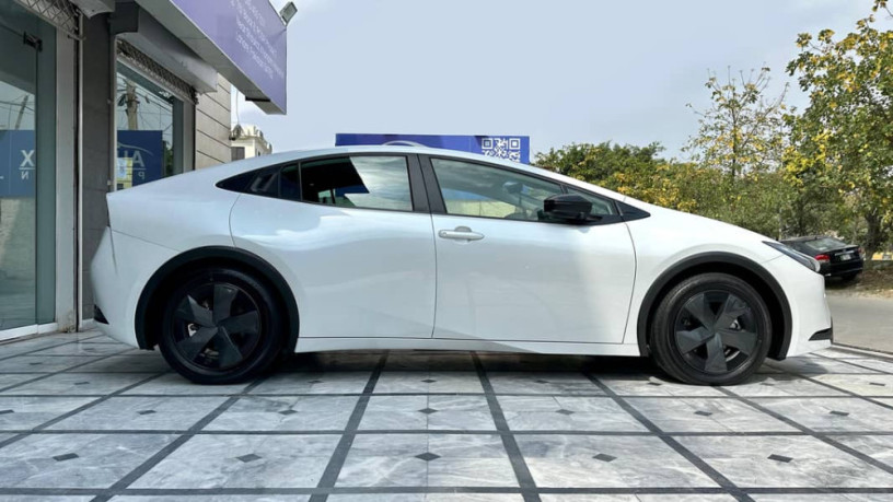 toyota-prius-hev-2023-big-3